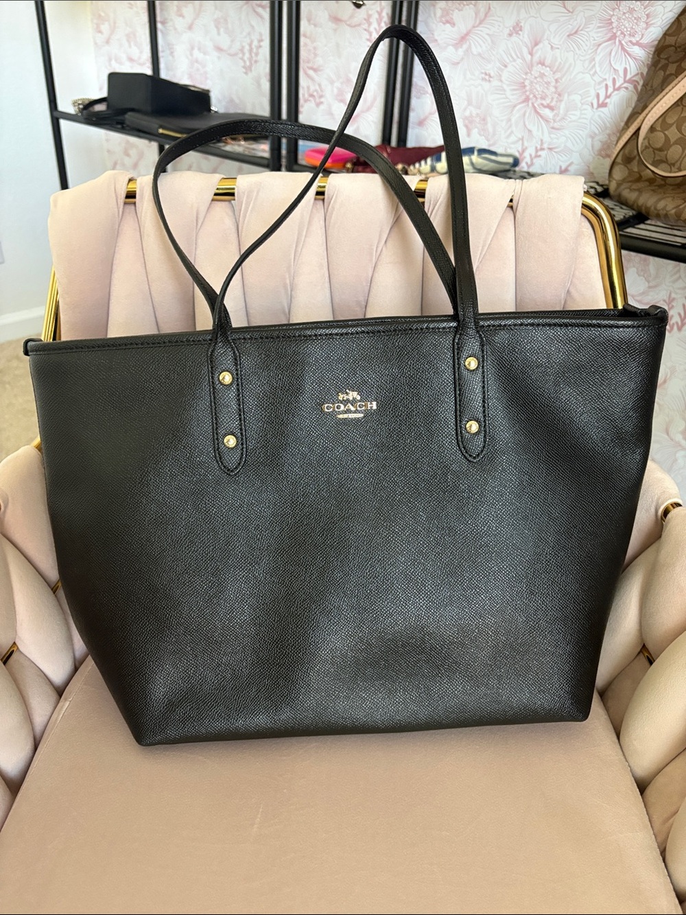 ⭐️FREE SHIPPING⭐️ COACH City Zip Tote $295